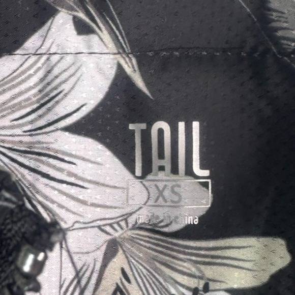 TAIL Ethereal Blooms Brielle Quilted Golf Jacket UPF50 Black Floral XS NWT - Picture 3 of 12